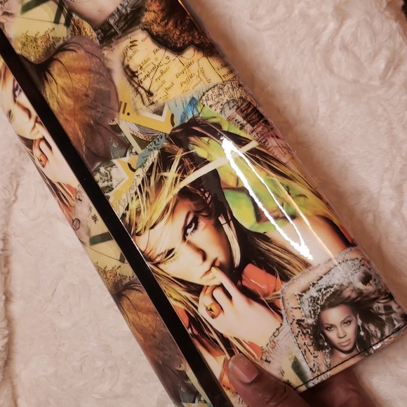 Glossy Magazine Fashonable Clutch - Picture 15 of 16